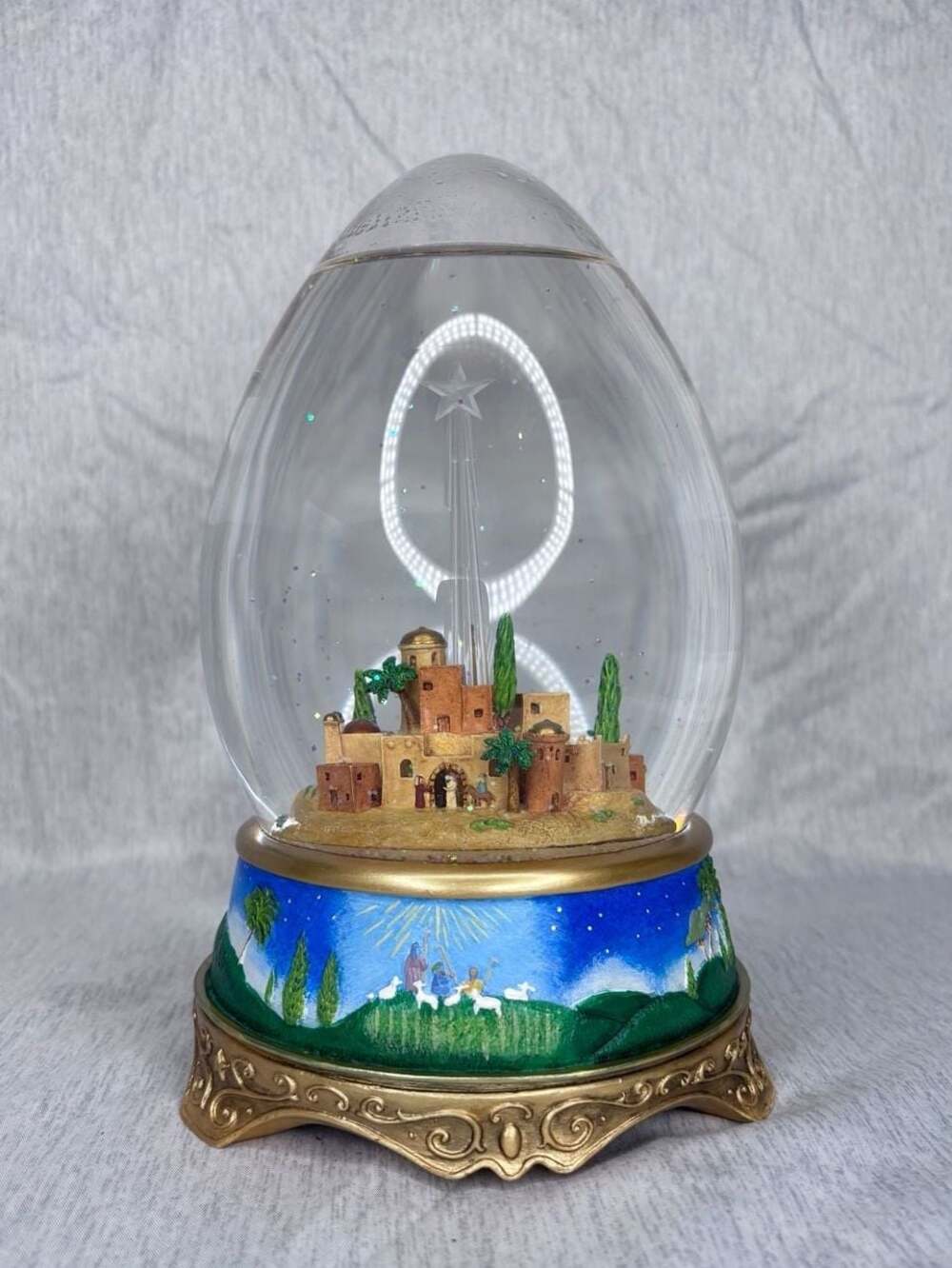 2005 Hallmark Bethlehem Nativity Scene Musical Light-Up Water Globe QKG1563